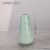 Jarrón Cerámico de Rayas Verticales Sencillo Estilo ins Adorno para Arreglo Floral de Sala de Estar Escritorio Nórdico de Lujo Ligero Jarrón Decorativo para Flores Secas