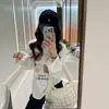 Camiseta de manga larga de oso de peluche color crema estilo retro americano para mujer, nuevo estilo primavera/otoño, corte holgado, estilo novio, top básico casual