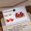Pendientes de Tachuela de Trébol de Cuatro Hojas de Acero Inoxidable Rojo Dorado Más Vendidos Set de Tres Piezas para Mujer Redondo Incrustado de Diamante Joyería para Orejas Pequeña de Nicho con Acabado de Alta Gama