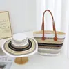 La fábrica de bolsas del condado de Daming tiene stock disponible para envío inmediato.: Set de bolso de hombro de paja y sombrero de sol estilo étnico, transfronterizo sin preocupaciones