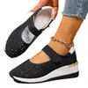 Zapatos perforados de talla grande de comercio exterior, nuevo modelo de verano 2026, ligeros, huecos, deportivos, transpirables, con velcro, zapatos de cuña
