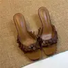 Sapatos Femininos de Couro Macio Confortáveis de Alto Valor Design de Nicho Verão 2026 Novos Sandálias Femininas de Moda com Salto Fino e Uma Tira