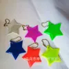 Fabricante Transfronterizo En Stock Amazon Suministro Pentagrama Relampagueante Llavero Mochila PVC Fluorescente Colgador