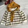 Estilo Coreano Primavera/Otoño 2026 Nuevo Conjunto de Moda Elegante para Niños: Camiseta Rayada de Manga Larga con Chal Amarillo y Pantalones Casuales