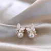 Nuevos pendientes compactos simples de mariposa de perla, moda dulce, para el día a día, con diamante, sin agujero en la oreja, clip para oreja tipo espiral para mosquitos