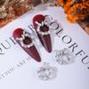 Joyas de lujo con lazo para uñas, ligeras y elegantes, en línea para celebridades, con un lazo encantador de perla y circonitas superbrillantes.