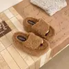 Novas pantufas de algodão fofinhas, com sola grossa, tipo slip-on, para mulheres, adequadas para pessoas baixinhas, para uso externo e em casa, outono/inverno 2026