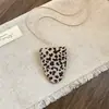 Colar com Clípe para Óculos em Couro com Cordão Design Moderno Armazenamento Portátil Corrente para Suéter Acessório Versátil de Alta Qualidade Atacado