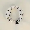 Bufanda Pequeña de Seda Estilo Nuevo con Hebilla Magnética Perezosa y Tacto de Alta Gama, Cadena de Perlas para Clavícula para Mujer, Bufanda Pequeña con Elemento de Carruaje de Lunares Paisley
