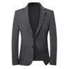 Suministro directo de fábrica traje casual de negocios para hombre, chaqueta de traje de sarga de dos botones con bolsillos de parche, corte slim para hombres jóvenes y de mediana edad