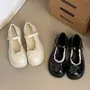 Zapatos Mary Jane retro únicos para combinar con faldas, nuevo estilo verano 2026, punta redonda linda, hebilla de una tira, zapatos de cordones bajos de un solo color