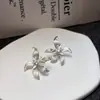 Pendientes Minimalistas Estilo Coreano Aguja de Plata con Circonita y Patrón Floral de Goteo de Aceite, Pendientes de Estilo Nicho con Sensación de Lujo Ligero y Gama Alta para Mujer