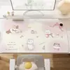 Mouse pad aquecido com tema de desenho animado, perfeito para o inverno, projetado para mulheres que trabalham em escritório, mantém as mãos aquecidas enquanto trabalham na mesa do computador, e é um tapete de mesa aquecido de tamanho grande para o escritório