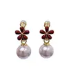Aretes de Perla Florales con Esmalte Rojo Goteado Francés para Mujer, Estilo Retro Nicho Elegante, Aretes Simples y Versátiles