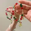 Pulseira de franja com contas bidimensional de nicho, design requintado, de luxo leve, de alta qualidade, único, deslumbrante, versátil e estiloso.
