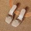 Chinelo de Salto Alto Fino Estilo Francês Moda Feminina 2025 Novo Verão Bico Quadrado Tiras Finas Cruzadas Sandálias e Chinelos Elegantes