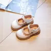 Sapatos de Menina 2025 Primavera e Outono Novos Sapatos de Couro Princesa Infantil Estilo Britânico Sapatos Solados Macios para Menininha Sapatos Casuais da Moda
