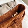 Bolso de gran capacidad de otoño e invierno para mujer, nuevo bolso de mano de pana de estilo coreano 2024, bolso de hombro para estudiantes universitarios y viajeros de clase.