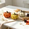 Decorações de abóbora para o Dia de Ação de Graças, abóbora da colheita de outono, atmosfera festiva, arranjo de cena, enfeites internos e externos, atacado em estoque