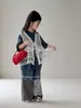 Conjunto de Tres Piezas para Niña de Verano Nuevo Estilo Coreano Camiseta de Manga Corta con Letras Elegante Cubrebikini de Encaje Elegantes Jeans con Parches
