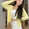 Cardigã de tricô com gola redonda, um top simples e casual de manga curta para mulheres, perfeito para usar em camadas.