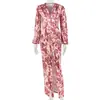 Ropa de mujer transfronteriza estilo europeo y americano, vestido body con estampado de cuello en V profundo de alta gama, entallado a la cintura, manga larga, abertura, vestido elegante y moderno
