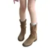 Botas Western de camurça simples e retrô para mulheres, nova coleção de outono de 2026, com design plissado e franzido, salto médio e estilo de bota curta.
