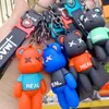 Llavero Famoso en Internet de Oso Fresa Lindo Juguete de Moda Colgante de Muñeca Llavero de Coche Decoración Regalo