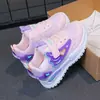 Tenis de piel para niña, nueva colección primavera/otoño 2025, zapatos casuales para estudiantes de primaria, zapatos para niños, suela suave, zapatillas deportivas antideslizantes
