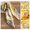 Bufanda Versátil Floral Naranja de Gama Alta para Mujer Bufanda Cuadrada Pequeña de Seda de Morera Bufanda Decorativa para Camisa de Primavera y Otoño