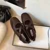 Sapatos baixos de outono com tira cruzada novo estilo 2026 moda estilosos sapatos Mary Jane de balé femininos retrô bico quadrado decotados