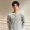 Camiseta de manga larga cómoda para hombre de otoño, nuevo estilo 2026, top versátil y moderno de corte holgado