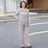 Roupa de Mãe Primavera Outono Roupa Elegante Tamanho Grande Conjunto de Duas Peças 2026 Solto Moda Casual Redutor de Idade Versátil Conjunto Esportivo