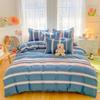 Novo Conjunto de Quatro Peças Estampado em Sarja de Desenho Animado para Casa Dormitório de Estudante Fresco Pequeno Amigo da Pele Cama Lençóis de Cama Capa de Colcha Conjunto de Três Peças