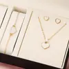 Juego de Joyería de Corazón de Melocotón Transfronterizo Europeo y Americano Más Vendido, Moderno y Sencillo, Pulsera Versátil, Pendientes, Cadena para Clavícula Juego de Tres Piezas