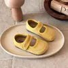 Ins Zapatos pequeños de cuero estilo francés 2026 primavera y otoño nuevos versión coreana para niñas zapatos de princesa de suela suave esmerilada Birkenstock mocasines