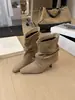 Botas curtas de bico quadrado para mulheres, novas botas plissadas empilhadas outono e inverno 2026, botas curtas da moda estilo europeu e americano, botas finas de salto alto