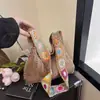 Bolso de hombro tejido a mano estilo coreano con calados florales tridimensionales, un bolso tote casual y espacioso para mujer