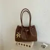 Bolso de mano casual transfronterizo para mujer, nuevo modelo 2026, nicho de lujo ligero de alta gama, gran capacidad, para llevar al hombro o debajo del brazo