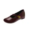 Zapatos Rojos Retro para Mujer 2026 Modelo Nuevo de Primavera Mary Janes de Velcro Zapatos Pequeños de Piel Punta de Mango Mocasines para el Trabajo