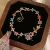 Pulsera de Flores Dulces Coloridas Estilo Bosque Exquisita Nicho Elegante Versátil Pulsera de Lujo Ligero Tacto de Gama Alta Joyería de Mano para Mujeres Venta al por Mayor