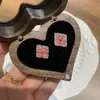 Buqi Lati Pendientes Mini Pequeños Cepillados Italianos Blanco Natural Flor de Fritilario Trébol de Cuatro Hojas Pendientes Estilo Corte Vintage