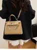 Bolsas Transfronteiriças para Mulheres 2025 Bolsas com Fecho Bolsas de Mão de Nicho de Luxo Leve de Alta Qualidade Bolsas Transversais Bolsas de Axila de Mão da Moda