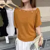 Camiseta de Verão de Alta Qualidade 26 com Ombro a Ombro e Um Ombro, Manga Curta para Mulheres, Top Slimming com Ajuste na Cintura e Decoração de Botão de Concha, Top Versátil