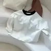 Nueva camiseta base de manga larga para niños 2026 nuevo estilo unisex color block para bebé cuello redondo camiseta top de corazón de dibujos animados primavera y otoño