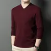 Suéter de punto con cuello en V para negocios otoño e invierno estilo simple para hombre moderno de manga larga capa base de color liso capa base de punto