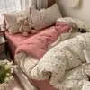 Nuevo modelo 2026 juego de ropa de cama de cuatro piezas de algodón lavado con diseño de jacquard teñido en hilo fresco y simple, adecuado para dormitorios de estudiantes y lavable a máquina
