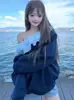 Sudadera Azul Marino de Hombros Descubiertos Estilo Coreano de Moda para Mujer, Nuevo Top de Manga Larga con Ribete de Encaje Nicho Otoño 2025
