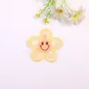 Venda quente 5,5 cm rosto sorridente flor de cinco pétalas adesivos de tecido acessórios para grampo de cabelo diy acessórios para roupas bordado peça de flor pequena adesivos de tecido