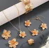 Colar Pingente de Flor Novo Europeu e Americano Venda Quente Cruzada Conjunto de Várias Peças Moda de Luxo Leve de Alta Qualidade Feminino Atacado
